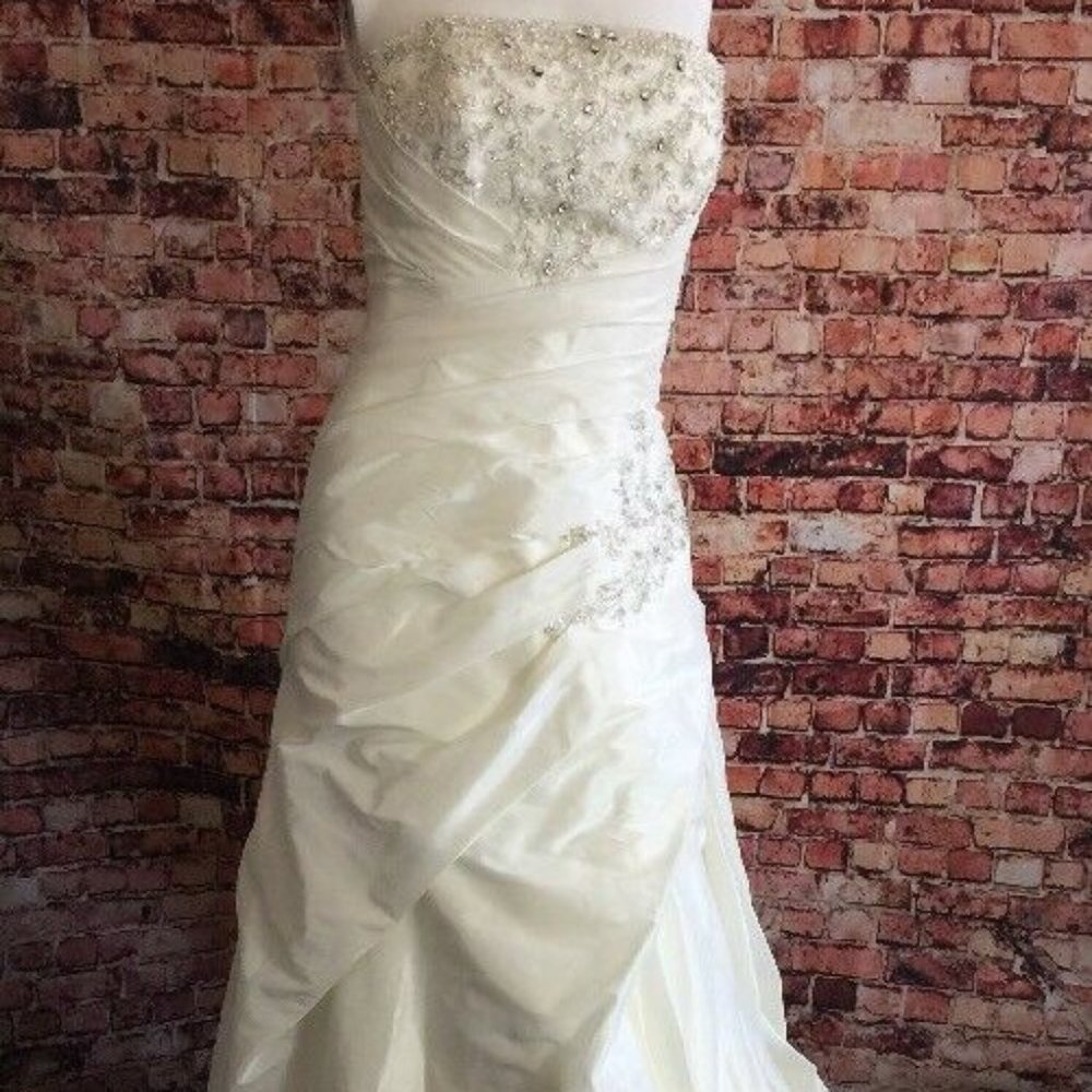 Moui Lee by Madeline Gardner Ivory Silk Sequined